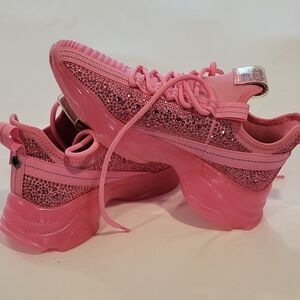Gently used Steve Madden sneakers. Women size 9, Pink
